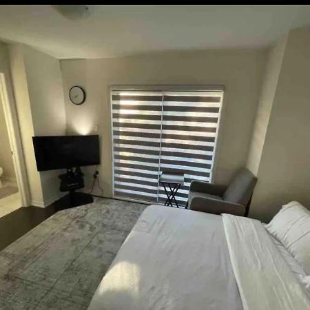 Ensuite Guest Room With Separate Entrance Mississauga Exterior foto